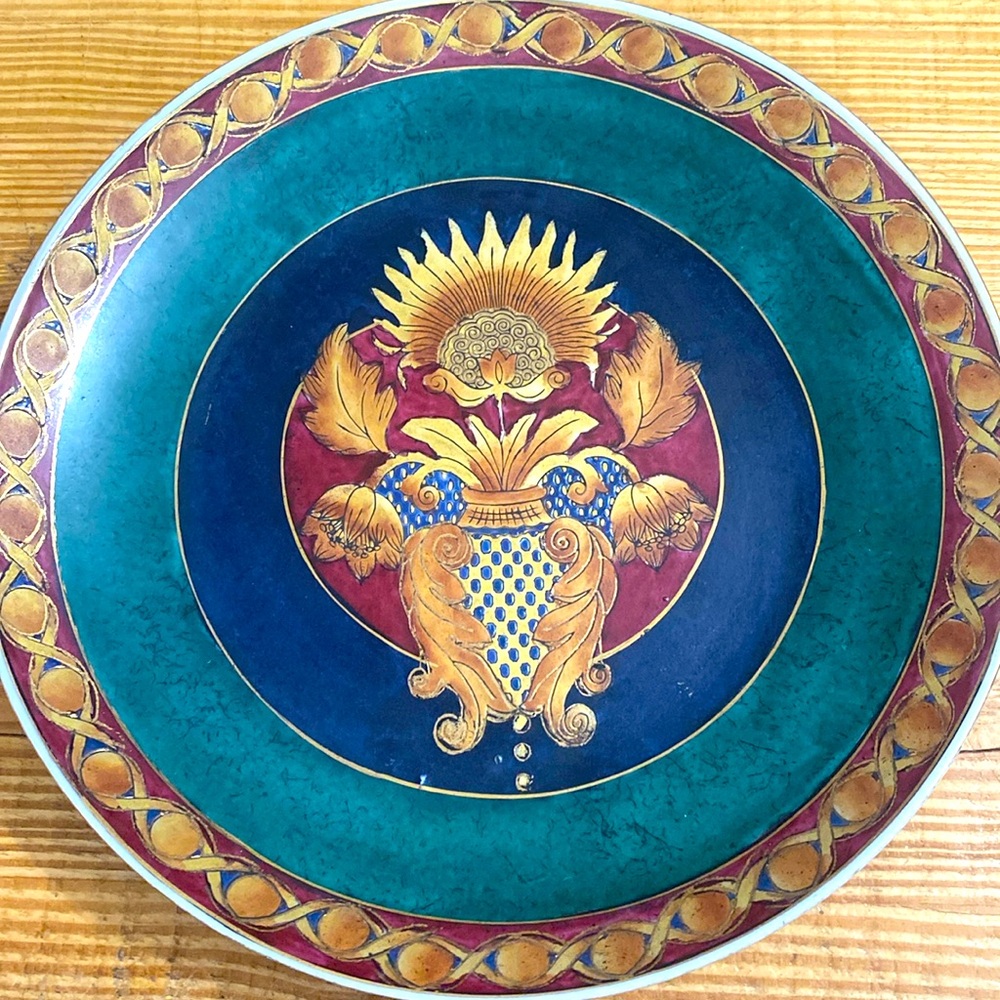 Vintage 10" Round Diameter Decorative Collector Plate by Accent